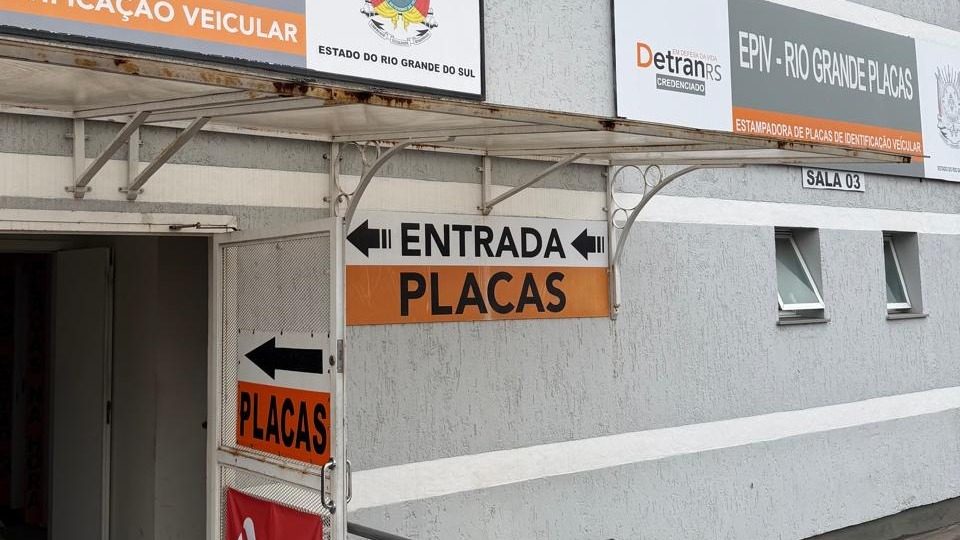 Fachada da loja Viva Placas em Porto Alegre — Sertório